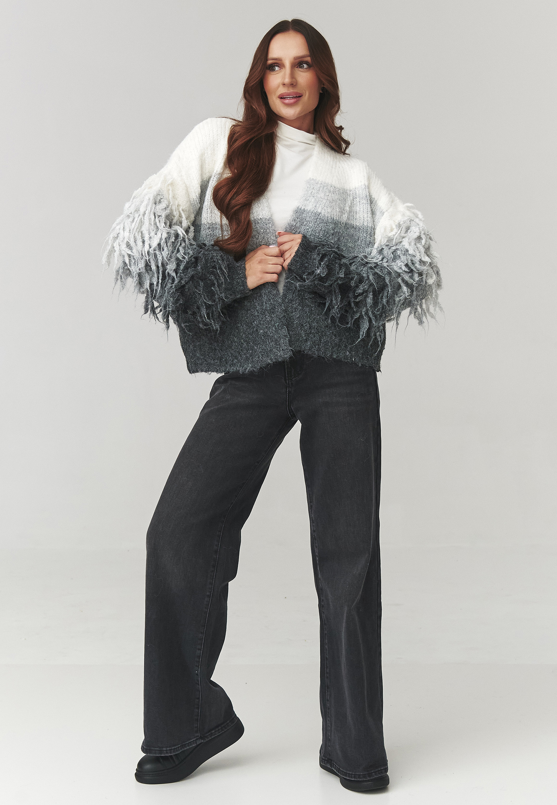Sweter Damski Model C25 Grey - Makadamia – widok 2
