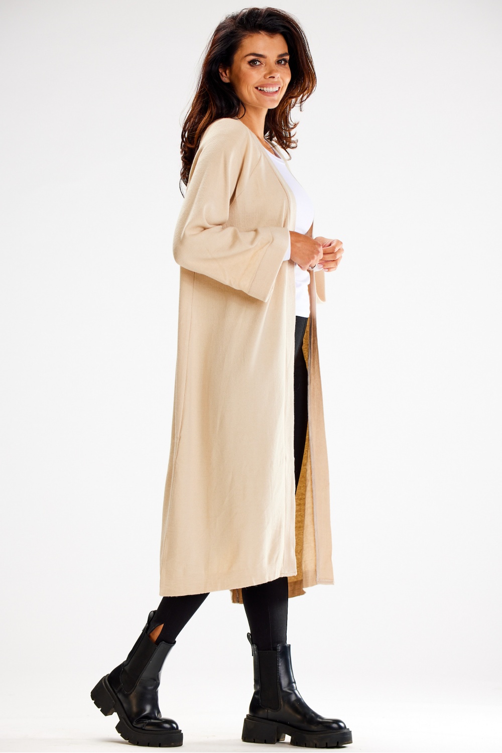 Sweter Kardigan Model A617 Beige - awama – widok 2