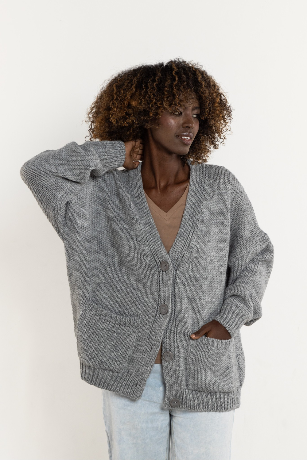 Sweter Damski Model A756 Grey - awama – widok 2