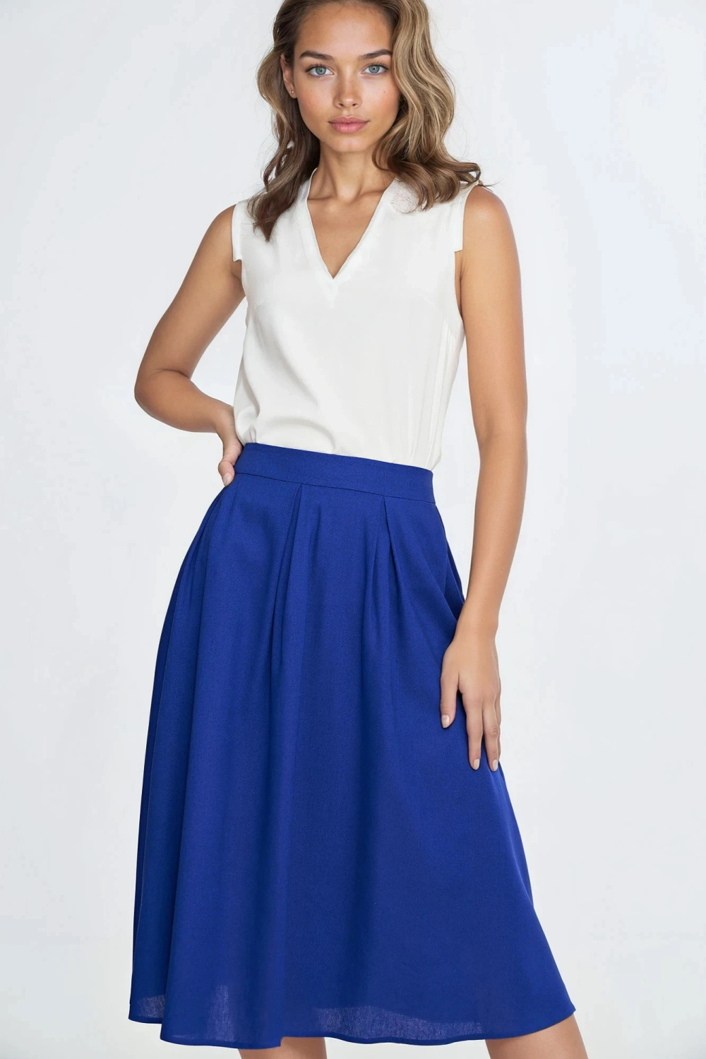 Sleeveless V-neck top B191 Ecru - Nife