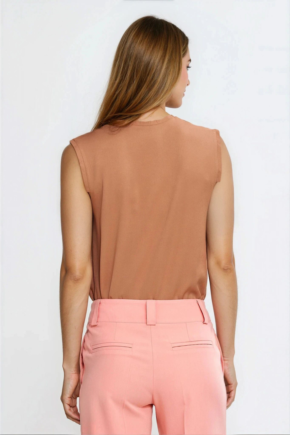 Sleeveless V-neck blouse B213 Carmel - Nife