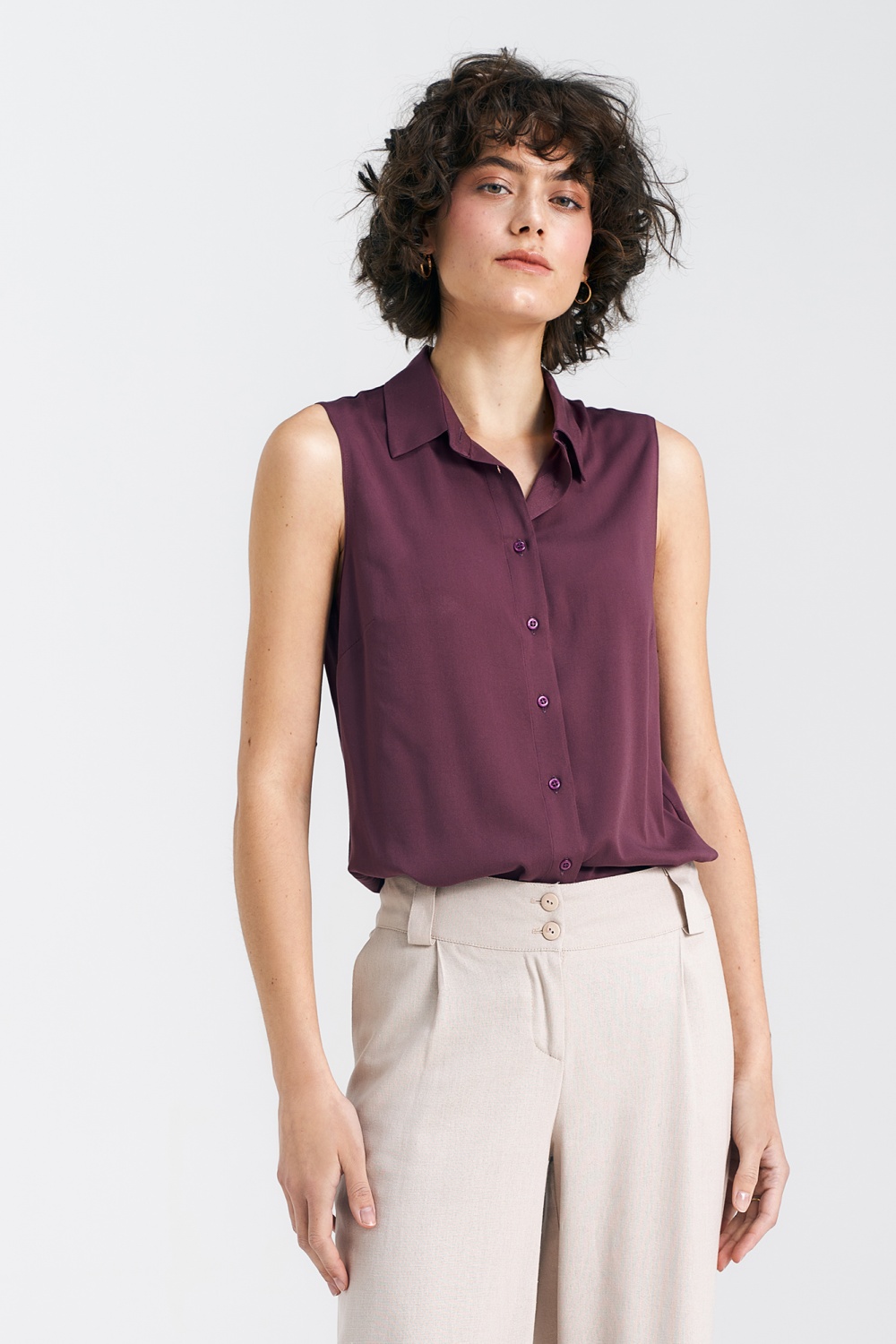Sleeveless blouse with collar B159 Plum - Nife