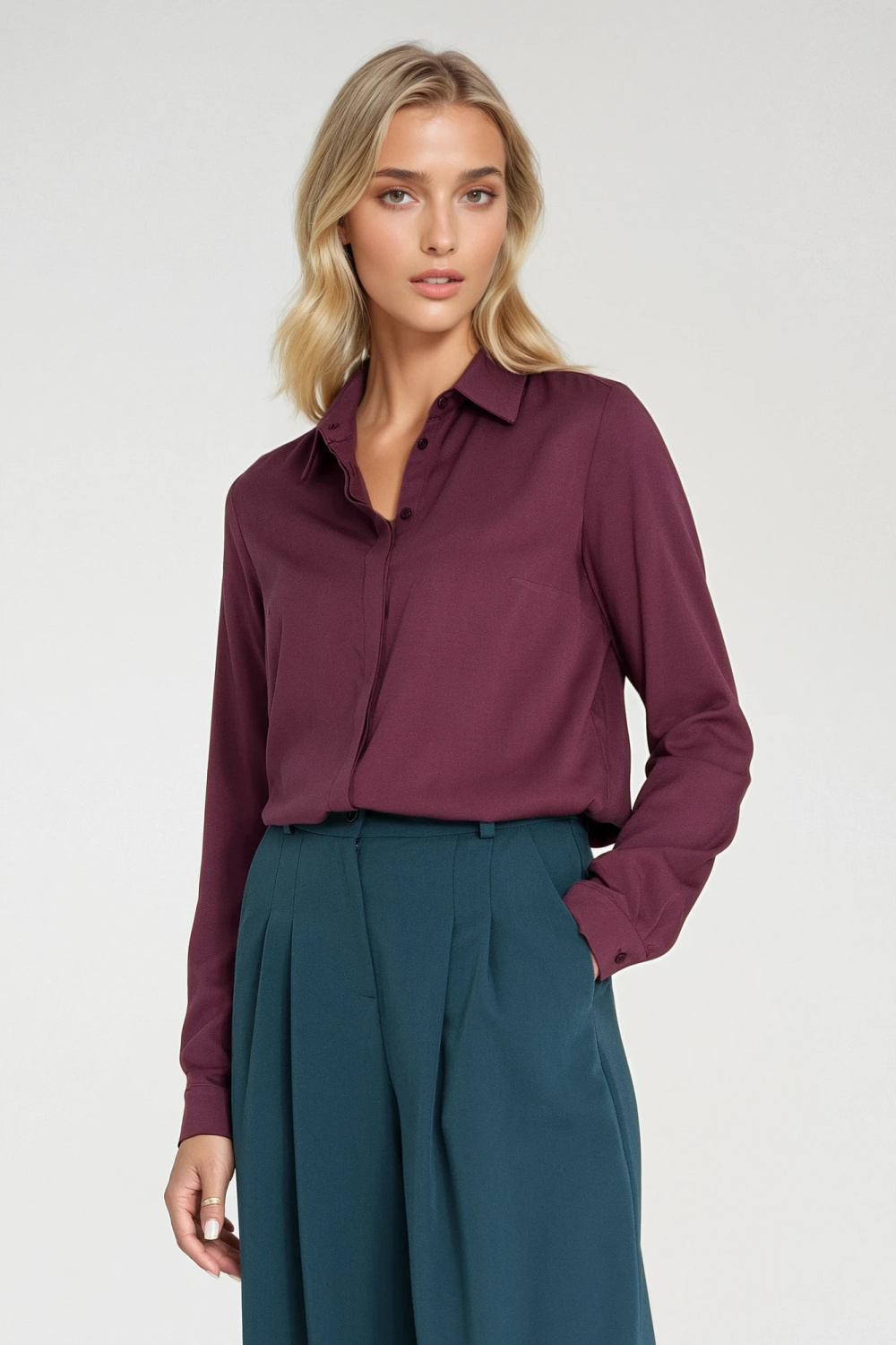 Blouse with concealed placket B205 Plum - Nife – vista 2