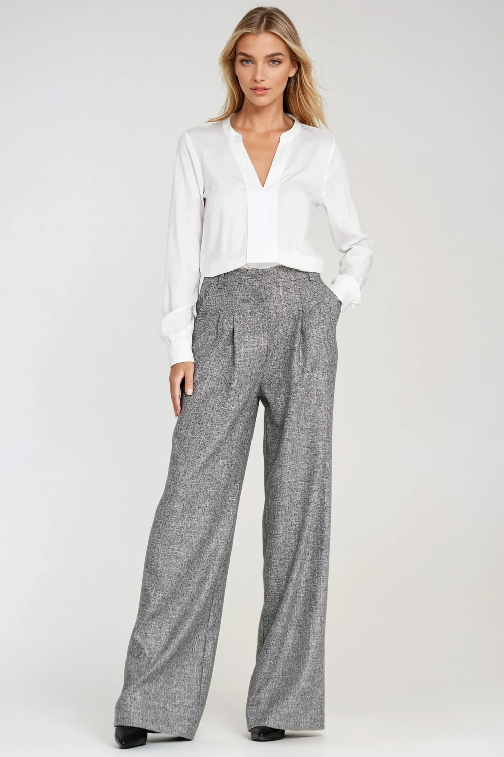 Viscose blouse with a wide placket at the neckline B196 Ecru - Nife