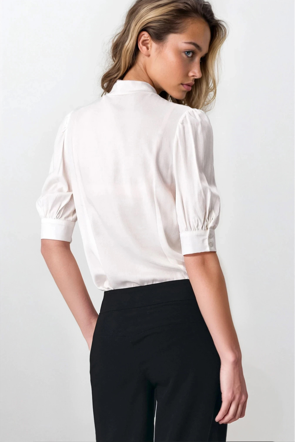 Elegant ecru blouse with neck tie B170 Ecru - Nife – Ansicht 2
