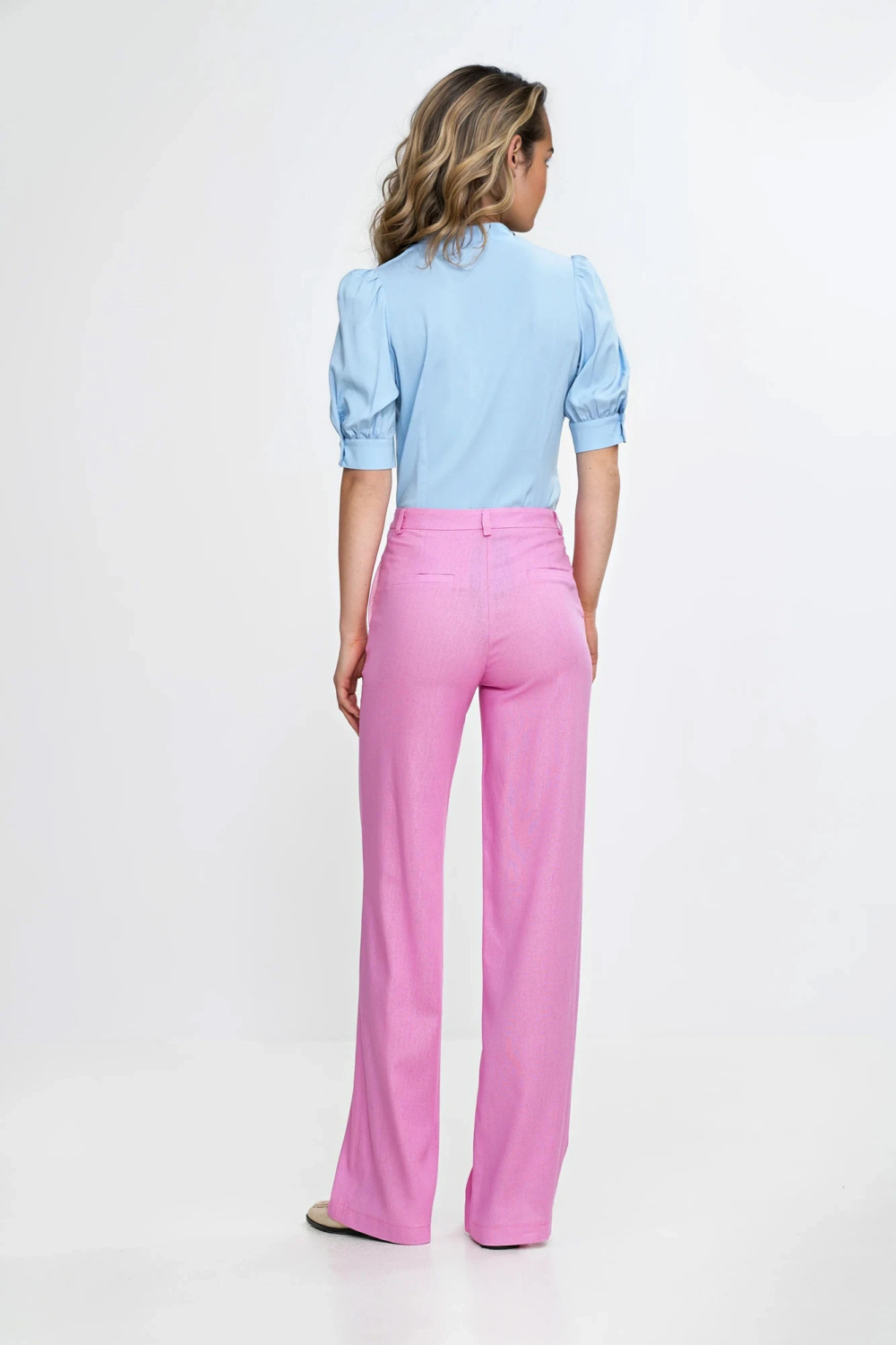 Spodnie bootcut z rayonu z krytym guzikiem SD111 Pink - Nife