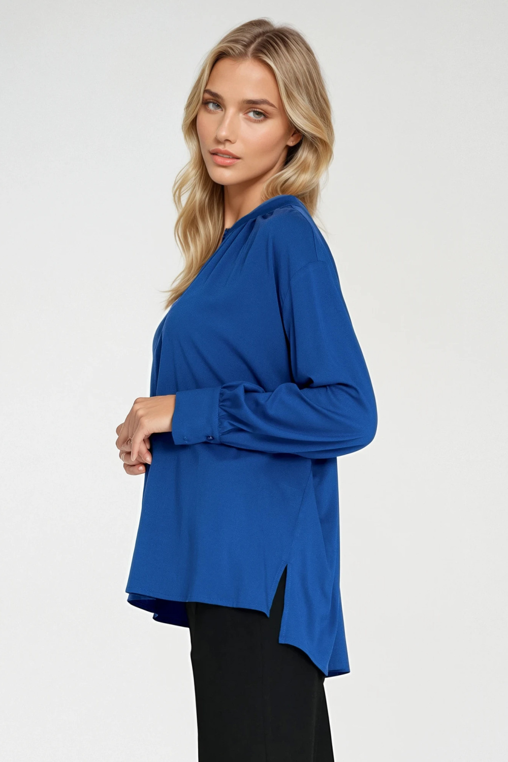 Oversized blouse with gathering B197 Cornflower - Nife – vista 2