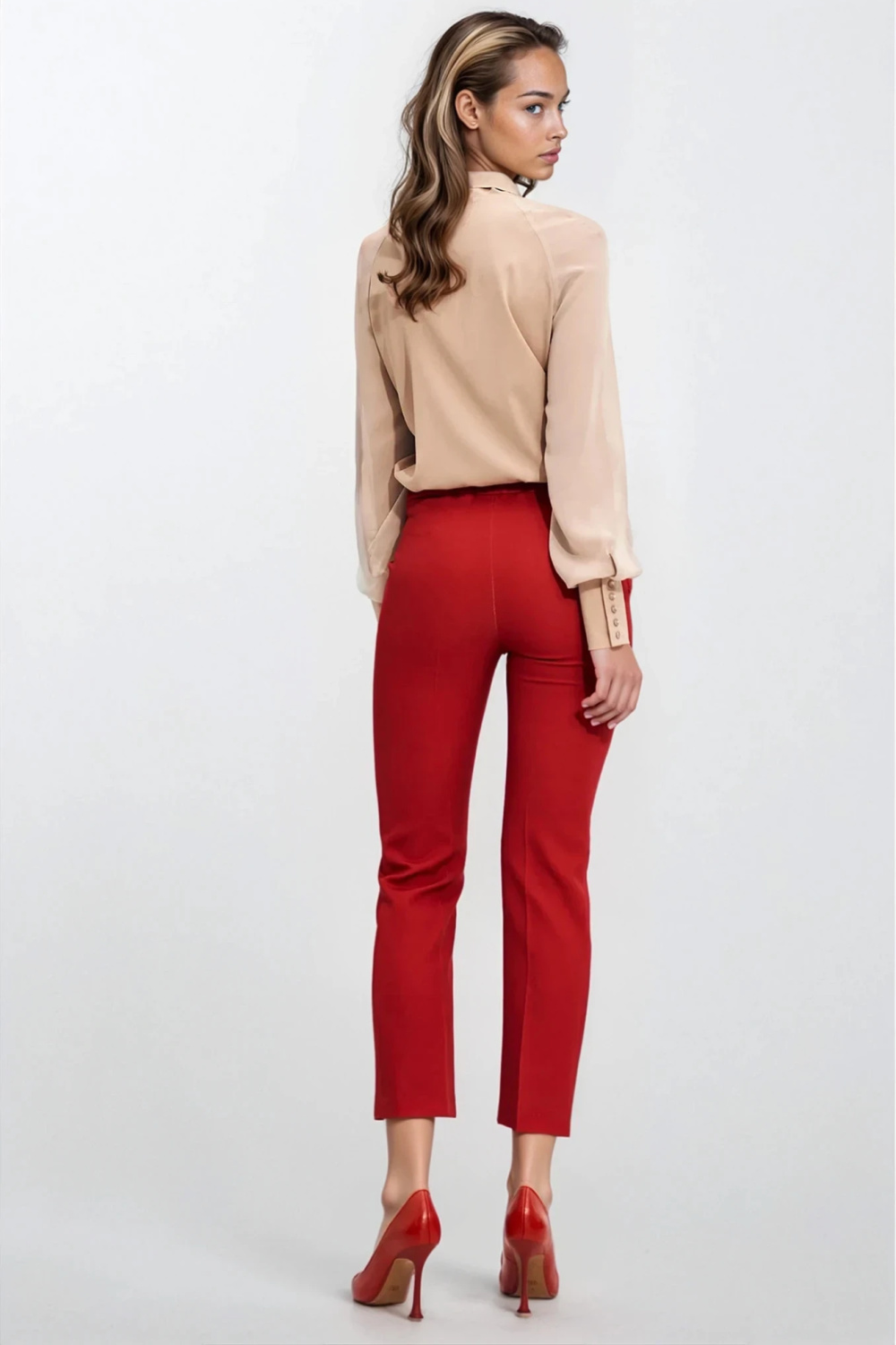 Delicate beige blouse with tie B182 Beige - Nife – vista 2