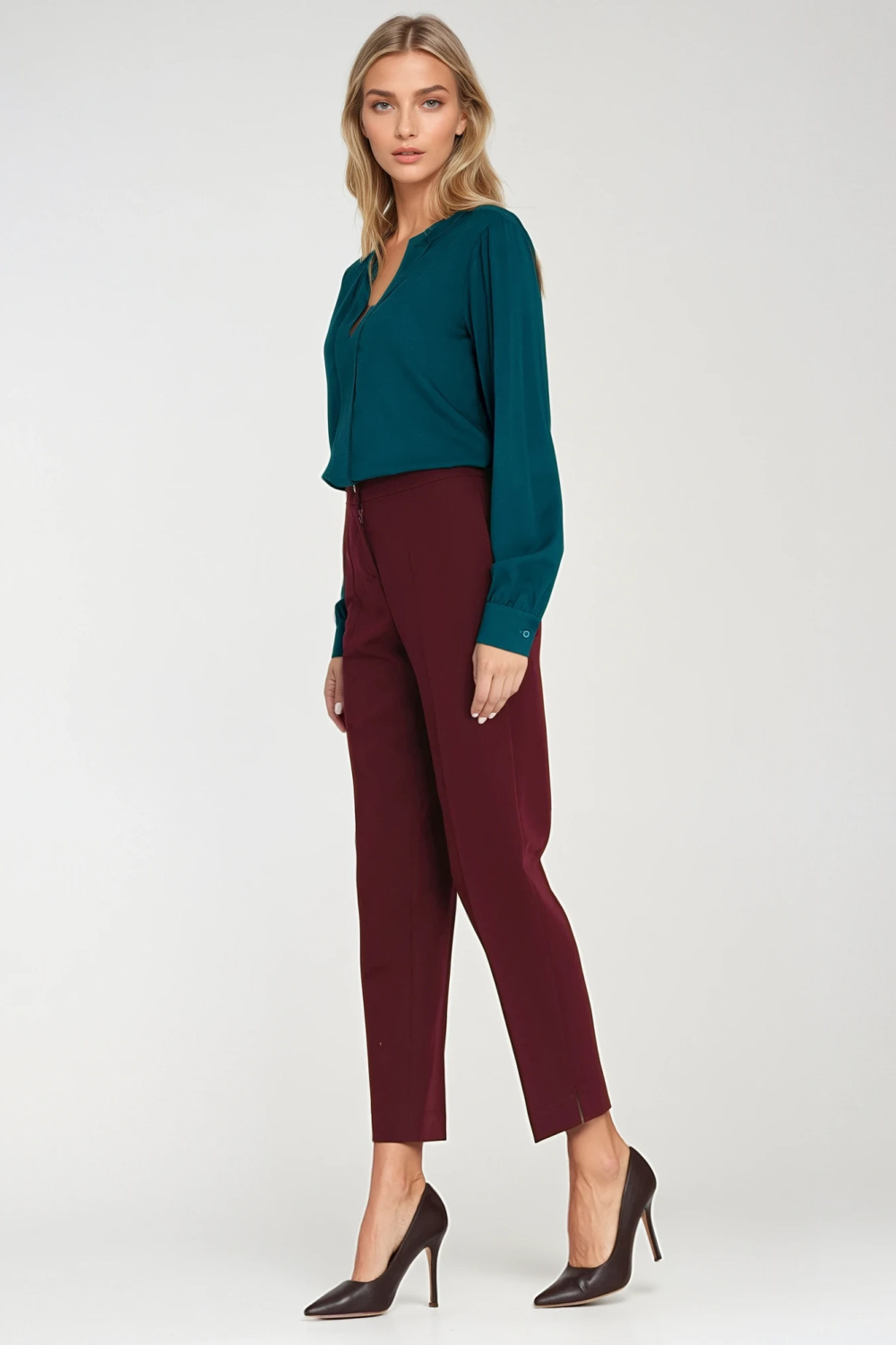 Viscose blouse with a wide placket at the neckline B196 Emerald - Nife – vista 2