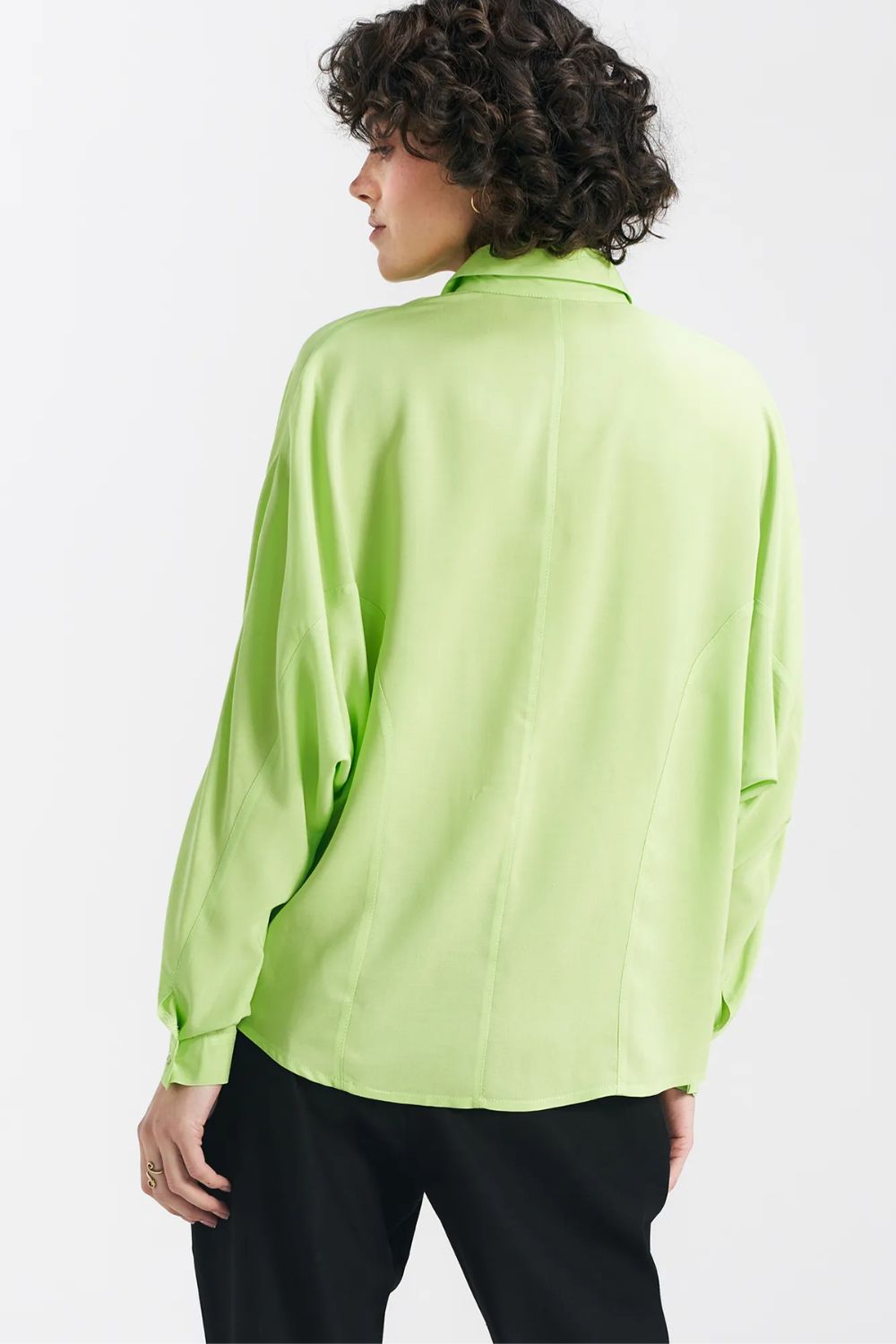 Oversized batwing blouse B158 Lime - Nife – vista 2