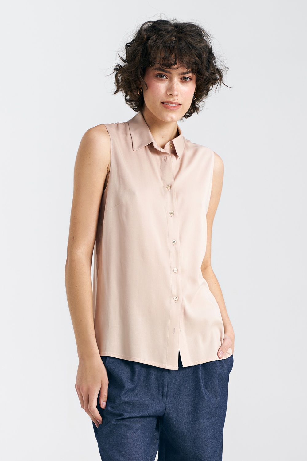 Sleeveless blouse with collar B159 Beige - Nife – vista 2