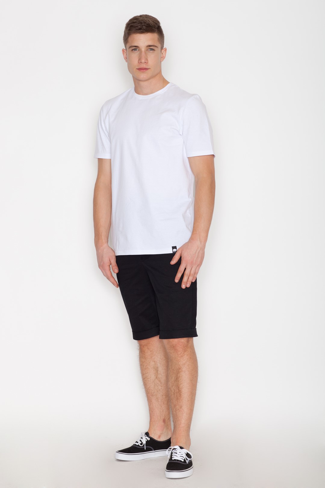 V022 Shorts Black