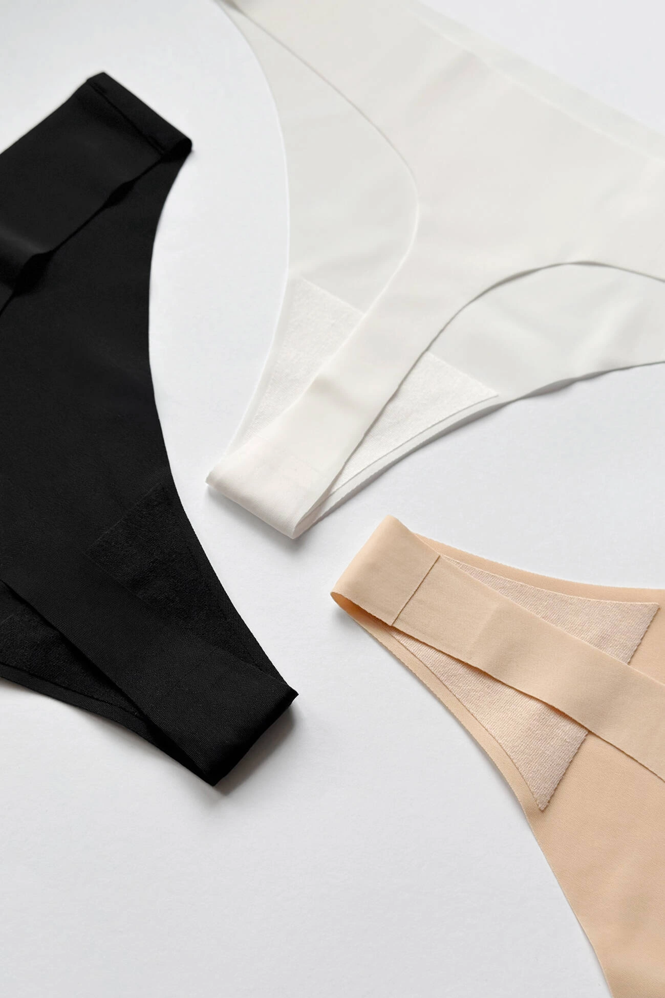 Blanca tangas sin costuras, pack de tres