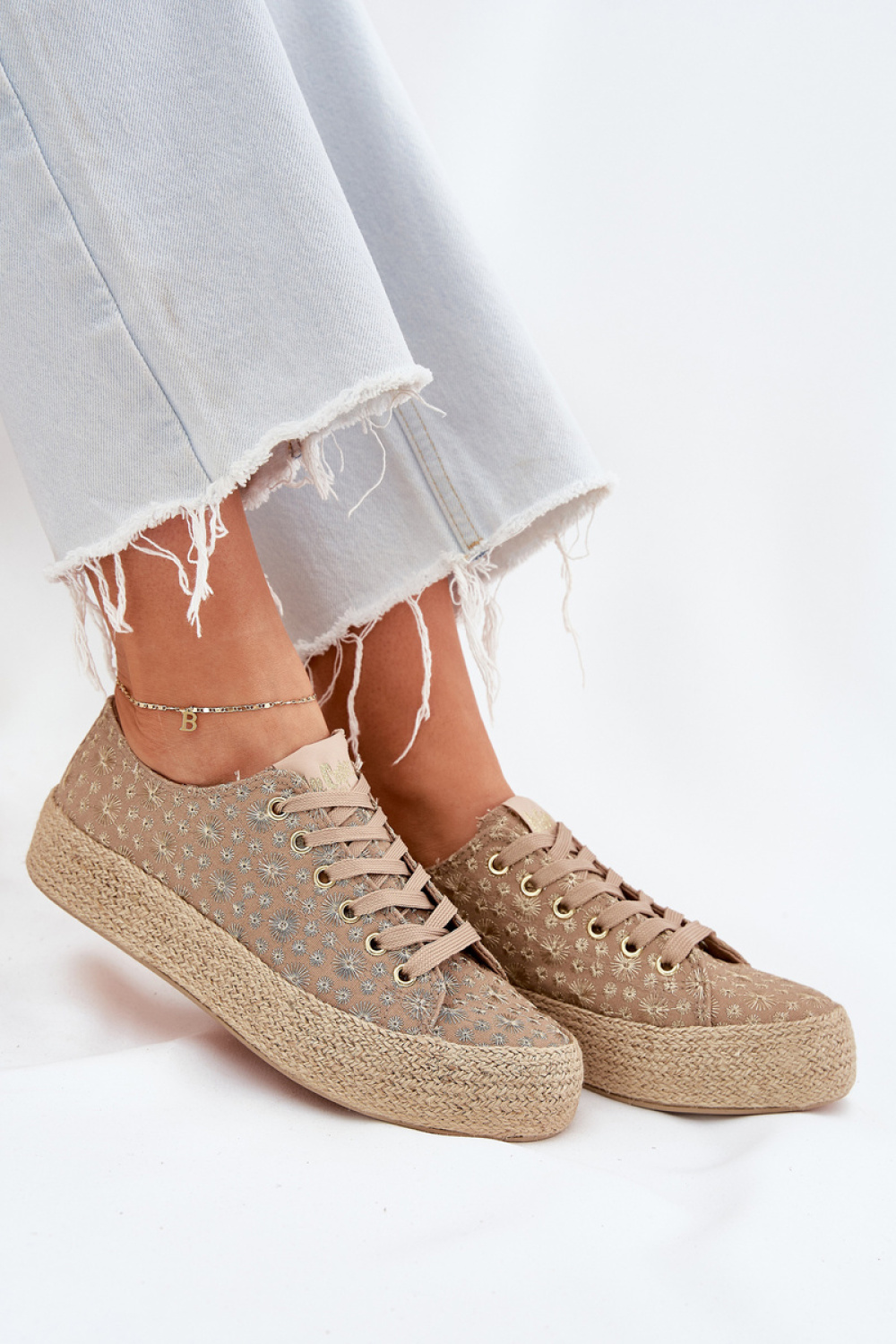 Lee Cooper Model LCW-25-08-3646L Trainers Khaki - Step in style – vista 2