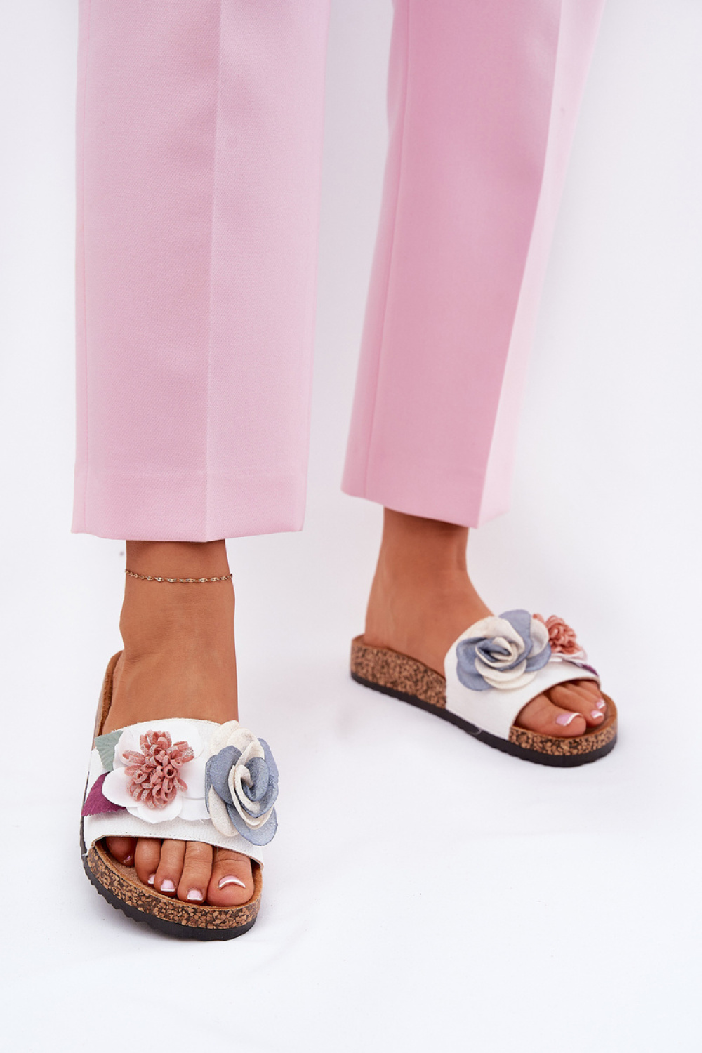 Zinrosa Model 24SD21-7221 White Slides - Step in style